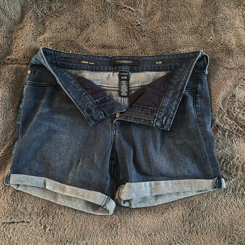 Liverpool Linda shorts 6/28 EUC